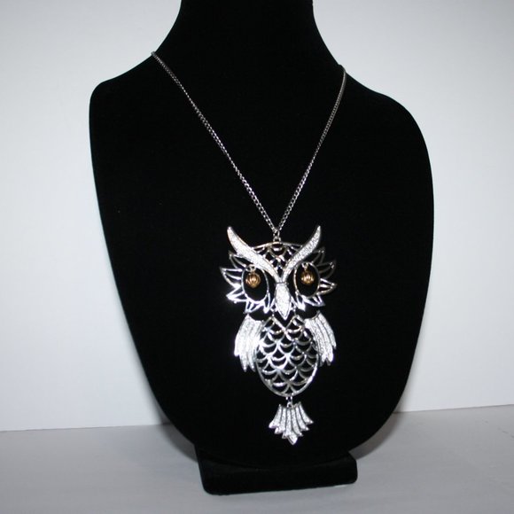 Beautiful silver and gold owl necklace 24"
